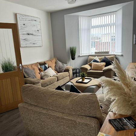 Modern, Spacious And Central Location Aberdare Exterior photo