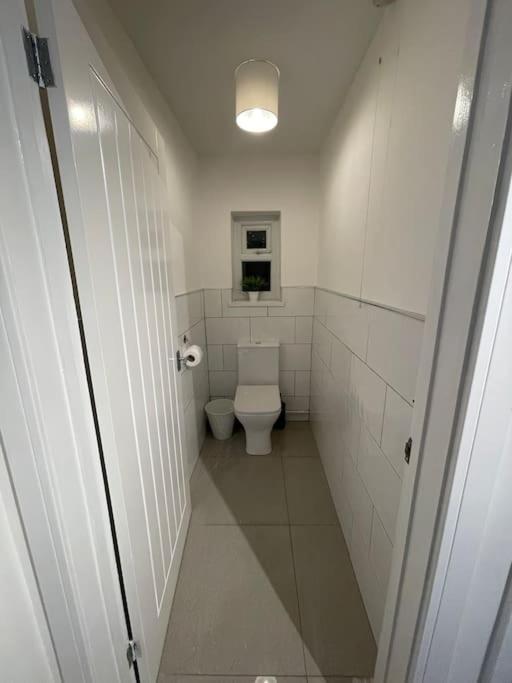 Modern, Spacious And Central Location Aberdare Exterior photo